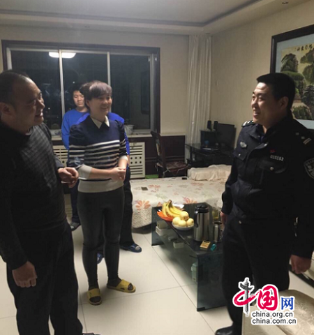 西安莲湖民警驱车三百公里 为受害人取证送还手机