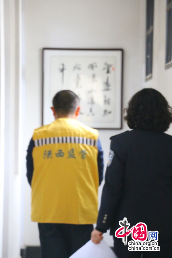 陕西：周至女狱警 温情感化出奇迹
