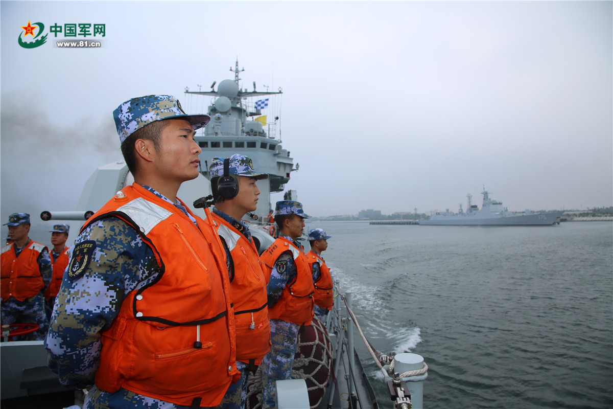 实兵实弹训练。