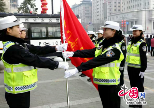 陕西：英姿飒爽新警花 威武不乏柔情