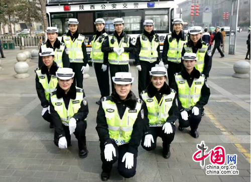 陕西：英姿飒爽新警花 威武不乏柔情