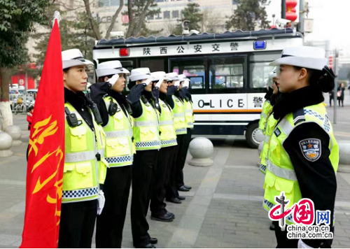 陕西：英姿飒爽新警花 威武不乏柔情