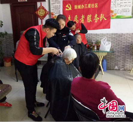 陕西韩城公安传承雷锋精神 争做发展先锋