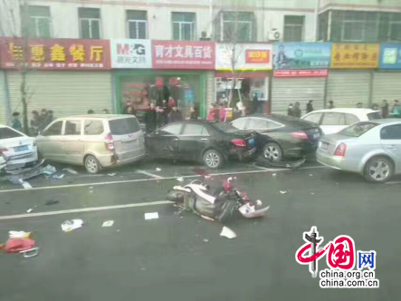 陕西富平发生一起车祸致一死四伤
