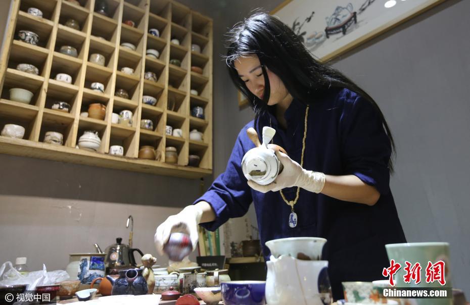 西安90后美女通过自学成为金缮修复师