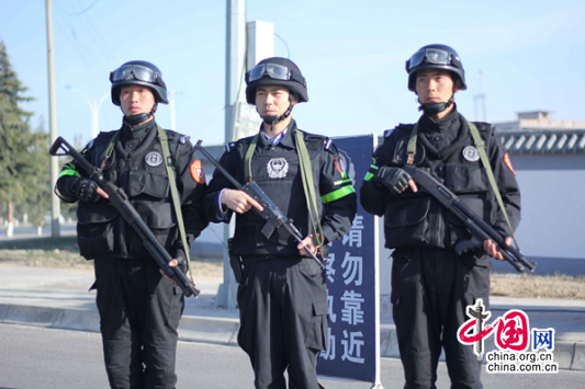 陕西富平公安巡特警严查严打圆满完成“两会”安保工作