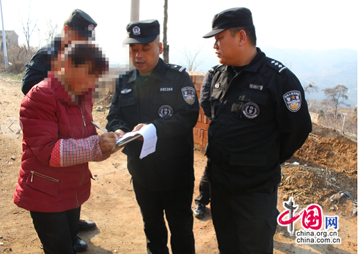 陕西韩城：巡特警大队精准扶贫暖民心