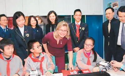 教材成套引入英国 “中式教学”吸引世界