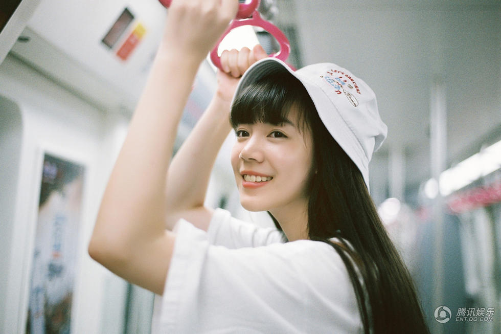 余佳淼清新写真曝光 96年新生代元气少女