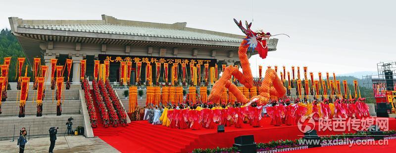 丁酉年清明公祭轩辕黄帝典礼现场。陕西日报记者 宋红梅 刘强 母家亮摄