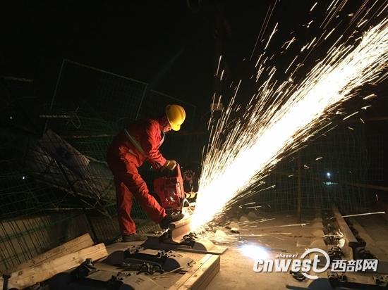 宝兰高铁全线轨道铺通 进入开通运营倒计时
