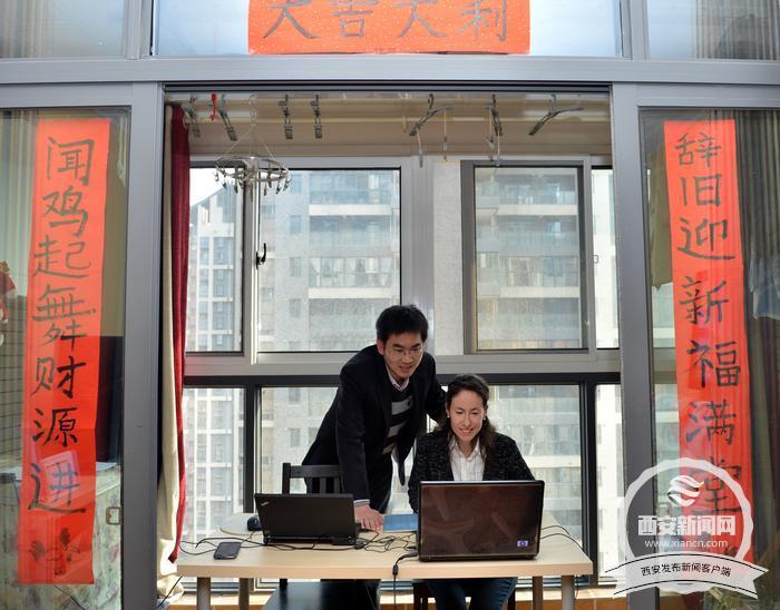 法国姑娘不停吸收古城文化 用双语漫画