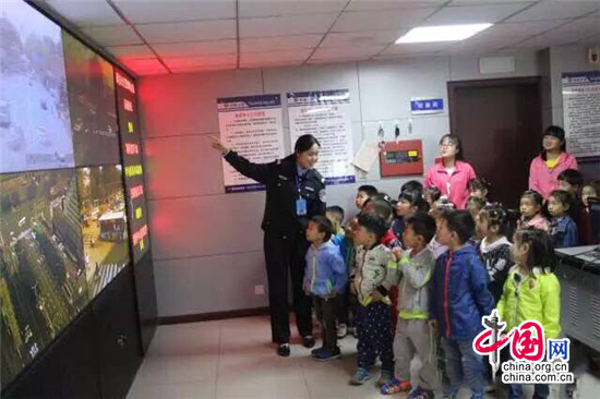 西安交警举行“走近交警叔叔”主题活动