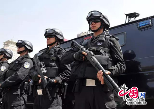 西安警方日均出动7千余警力确保“五一”小长假平安稳定
