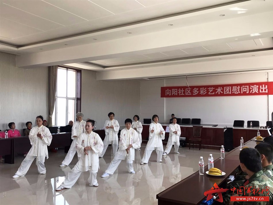 同谱“双拥”和谐曲 共唱民族团结歌