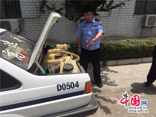 司机高速路偷油倒运 咸阳高速交警及时查缴除隐患
