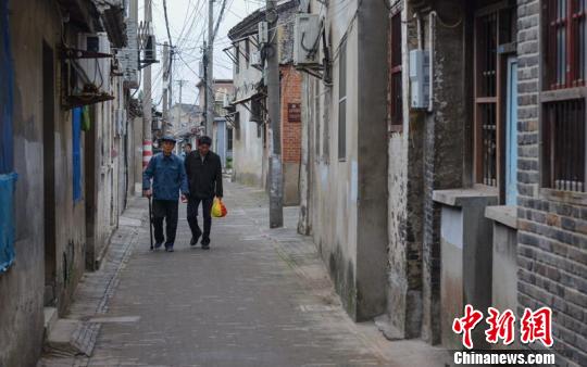 江苏高邮老街区的原住居民。 郭亚楠 摄 江苏高邮老街区的原住居民。 郭亚楠 摄
