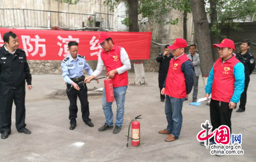 陕西韩城：消防演练进社区 警民牢筑“防火墙”