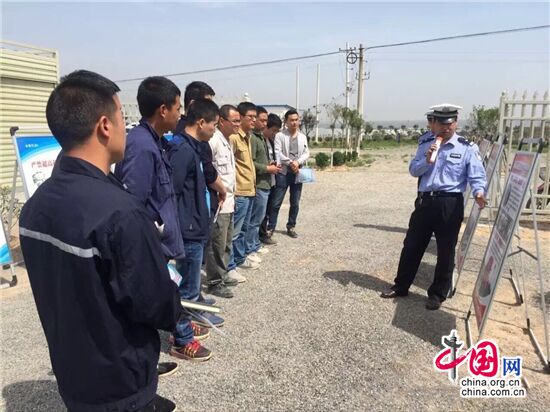 渭南高交大队阎禹中队深入沿线企业进行交通安全宣传