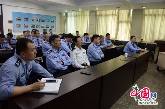 西安曲江交警举办互联网创新服务讲座 提升工作效能