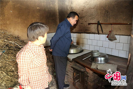 西安公安新城分局鲁鸣带队深入临潼区安庙村扶贫帮困