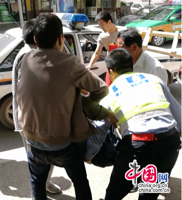 陕西洛川一男子晕倒 各方接力救人温暖全城