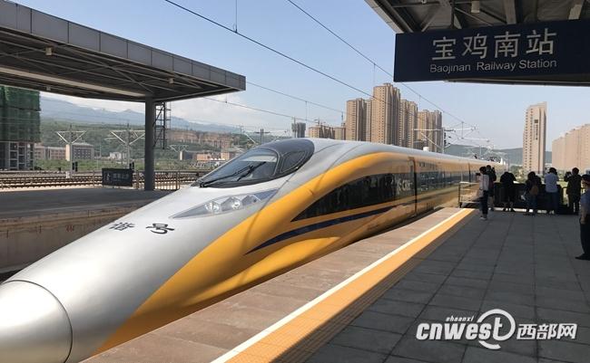 宝兰高铁自宝鸡南站引出，接入兰州西站，全线共设东岔、天水南、秦安、通渭、下小岔、定西西、榆中及兰州西8个车站。