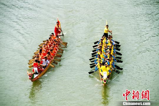 江西新余民间庙会龙舟竞渡祈福