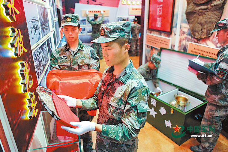 听说“红一连”要移防了，这两个绿皮箱记得带上