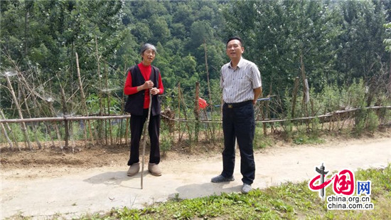 陕西洋县法院深入帮扶对象家中暖心扶贫