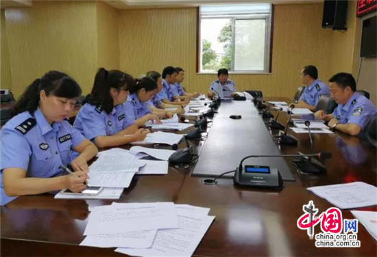 商洛交警对全市交警系统法制半年工作进行考核
