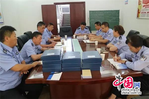  宝鸡交警支队纪委书记对基层民警进行执法培训