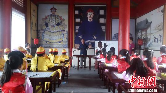 世界文化遗产清东陵暑期引导青少年趣学满文