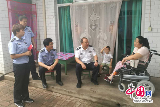 韩城市公安局局长心系贫困户 为民排忧解难