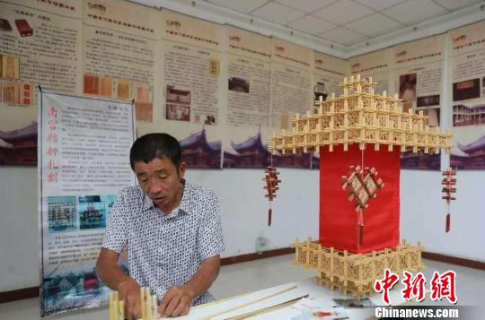 河北南宫一农民复活传统技艺高粱杆编就梦想（图）