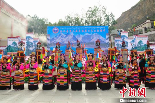 藏南“秘境”迎来旅游节促经贸发展