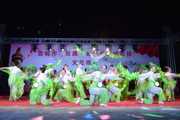 舞蹈《兰花鼓韵》
