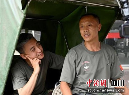 拍摄现场。(名山区退役军人事务局 供图 ) 拍摄现场。(名山区退役军人事务局 供图 )
