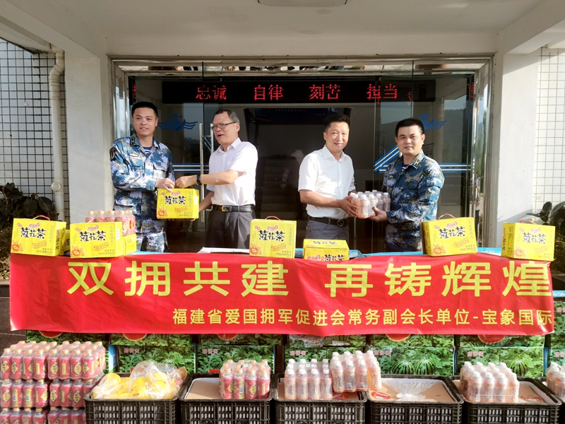 拥军企业给部队官兵送去慰问品1.jpg
