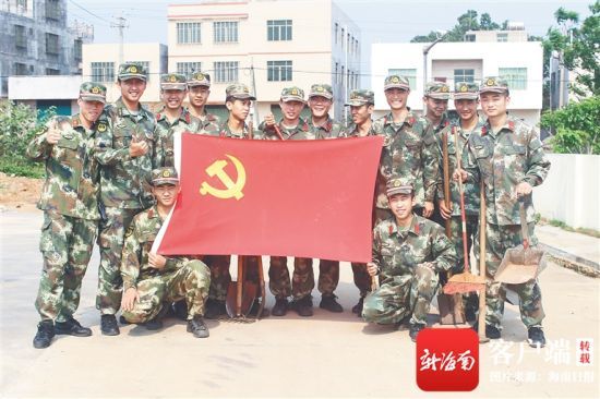 驻文昌武警官兵开展主题党团活动。文昌市退役军人事务管理局供图