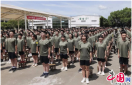 宁波市奉化区20名退役军人为高一新生军训保驾护航