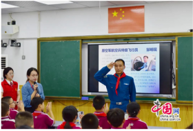 福州市军休干部走进校园播下“红色种子”