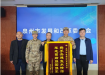 双拥共建部队向泉州市发改委赠送锦旗