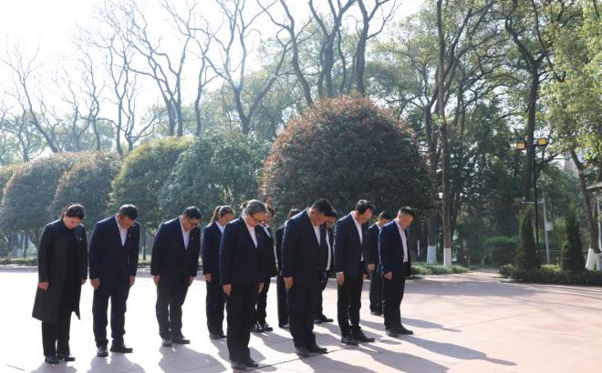 川渝联合举办“赓续·2025·清明祭英烈”活动