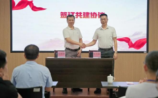 汕头市退役军人服务中心与达濠华侨中学签约共建教育实践基地