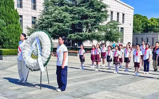 上海市松江区:“红领巾”讲解员讲述红色历史
