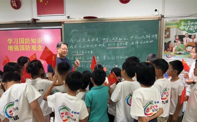 上海市松江区：国防教育润童心 携手共筑爱国梦