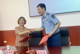 上海市浦东新区民防管理事务中心与在沪驻区某部举行双拥共建签约仪式
