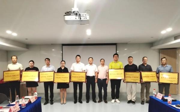 广州市花都区举行退役军人优待定点医院签约揭牌暨拥军企业授牌仪式