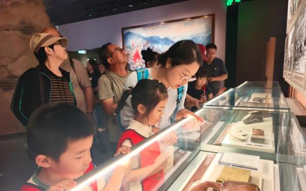 北京市怀柔区：驻怀部队优秀现役军人家属逛京城活动圆满举行